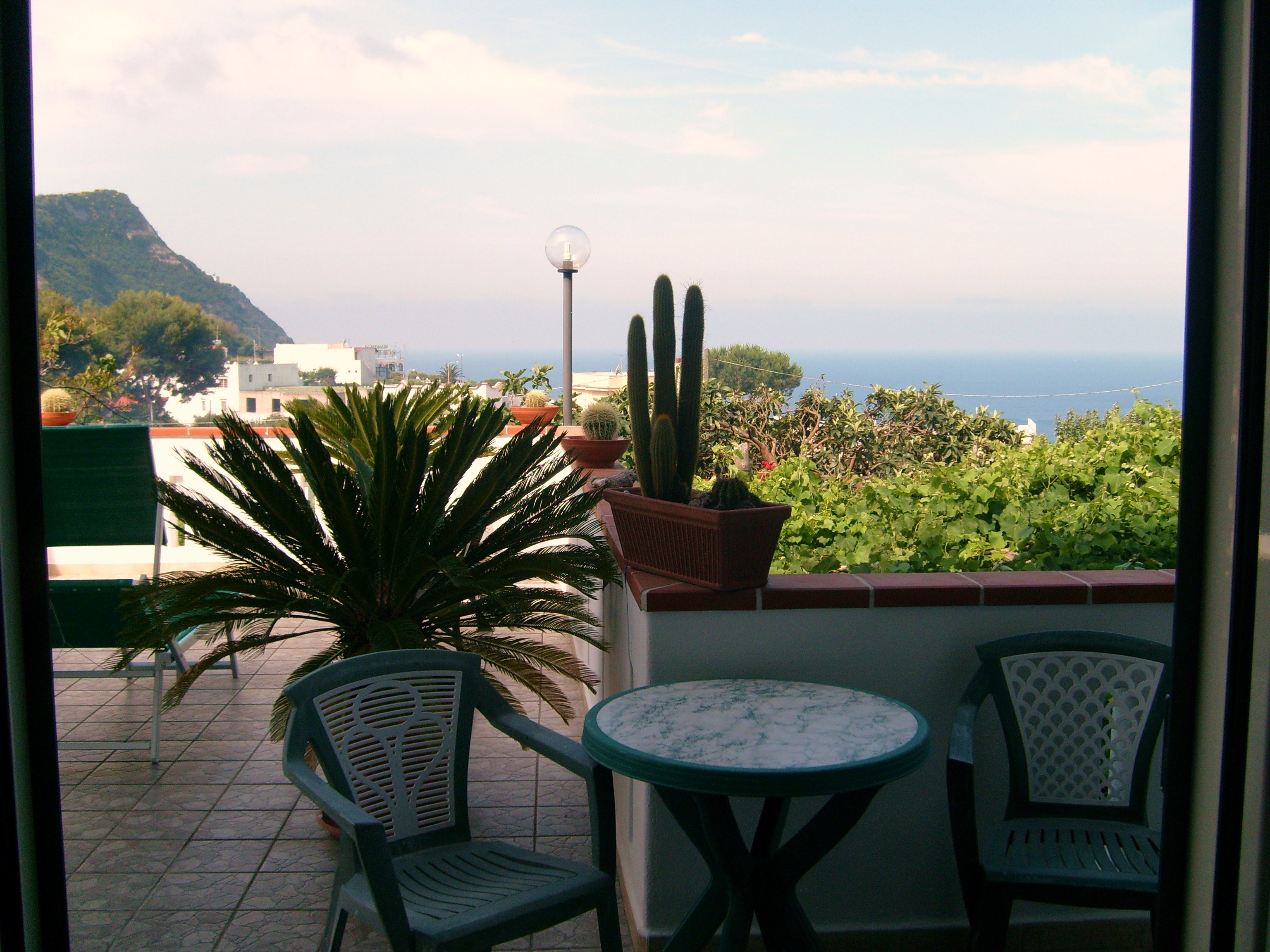 Offerte Hotel Villa Cimmentorosso | Forio | Categoria 3 stelle | Entrata Hotel Villa Cimmento Rosso-Forio-Isola d'Ischia